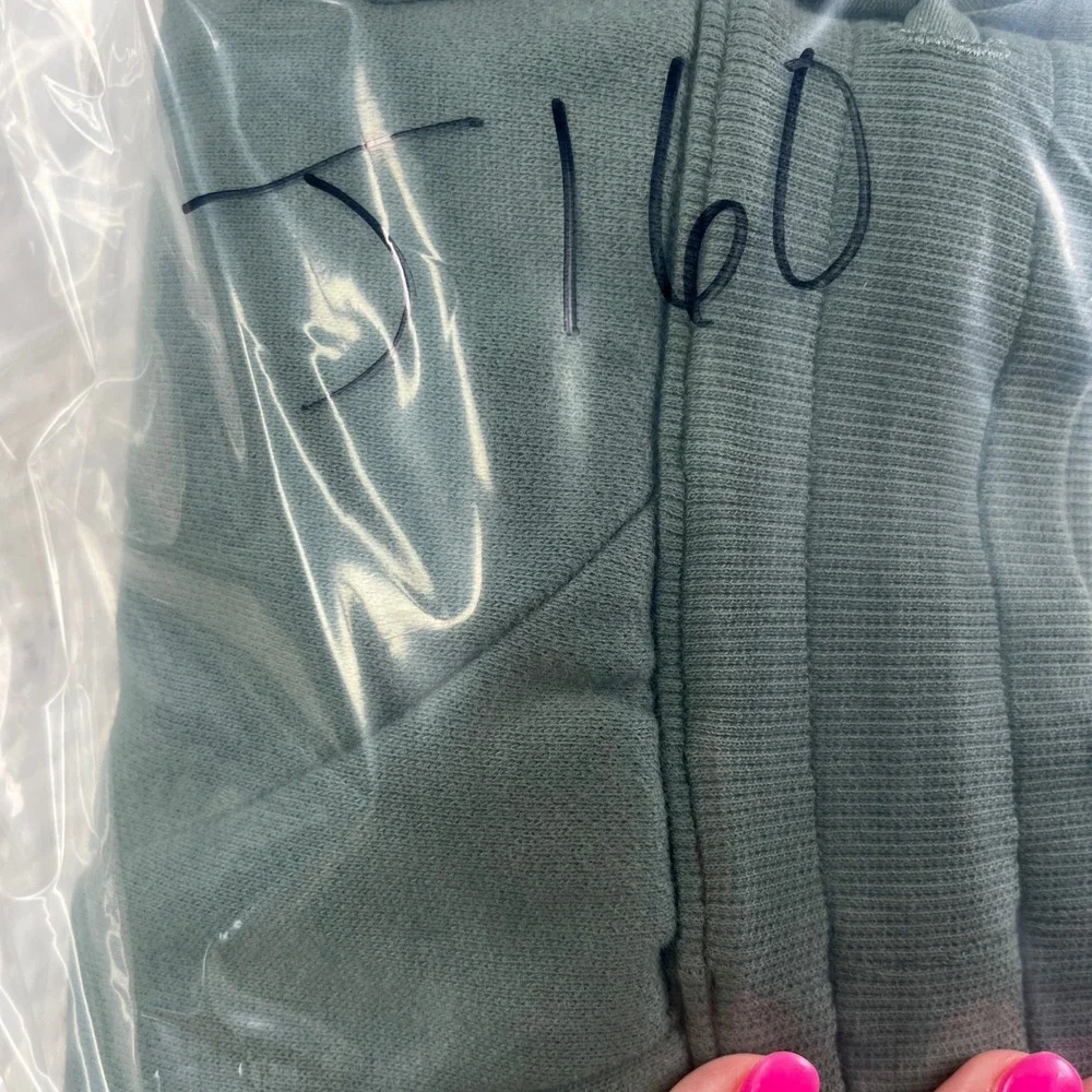 Lululemon Scuba High-Rise Shorts 5 Sage Green Fleece LW7CBOS Size 4